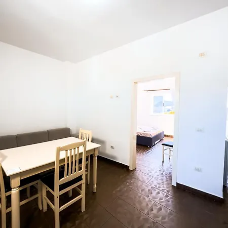 Budget Hotel *